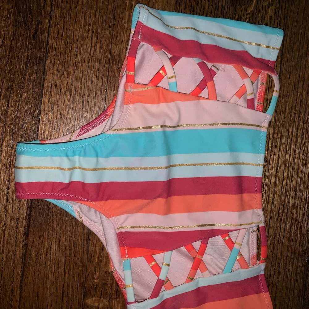 TARGET SWIM SUIT - Picture 2 of 6